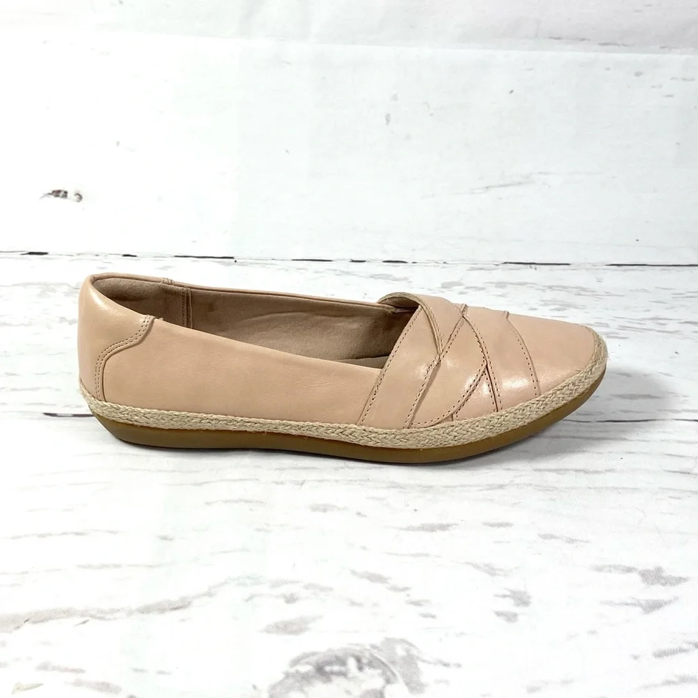Clarks‎ Danelly Shine Flats Women’s Size 7.5M Blush Leather Slip On Shoes.
